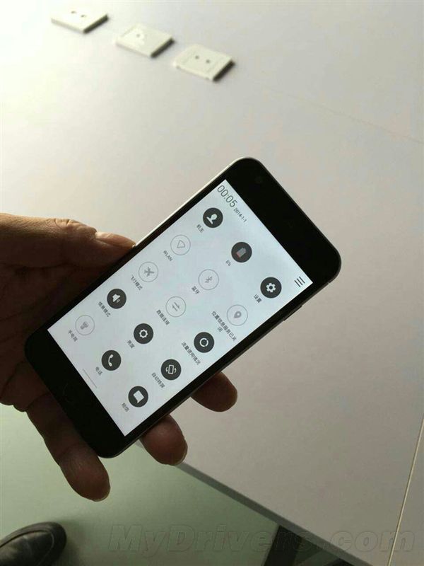 iPhone 6 z Androidem? Nie, to tylko Dakele 3 7