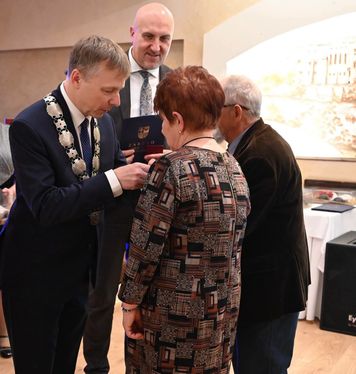 Ponad pół wieku razem. W Opatowie uhonorowano 29 par małżeńskich