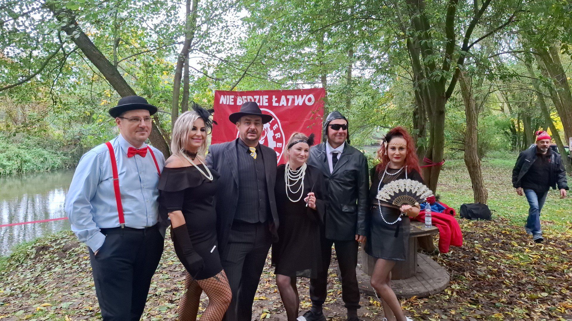 Regionalne morsowanie w stylu gangsterskim! Strojów z epoki nie brakowało!