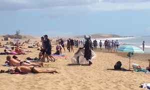 Igrają z policją w Hiszpanii. Turyści nie wiedzą, że też mogą być ukarani