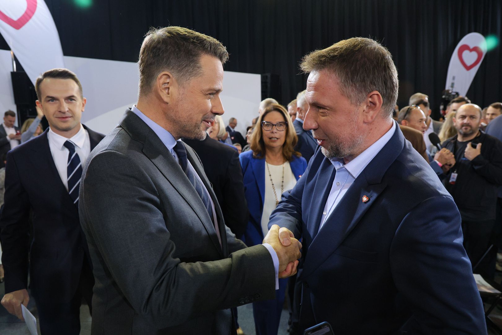 Rafa� Trzaskowski, Adam Sz�apka, Aleksandra Gajewska, Barbara Nowacka, Ma�gorzata Kidawa-B�o�ska
Warszawa, 12.10.2024.  Prezydent m.st. Warszawy Rafa� Trzaskowski (2L), minister ds. Unii Europejskiej Adam Sz�apka (L), minister - cz�onek Rady Ministr�w, pe�nomocnik rz�du ds. odbudowy po powodzi Marcin Kierwi�ski (P) oraz marsza�ek Ma�gorzata Kidawa-B�o�ska (C) podczas konwencji Koalicji Obywatelskiej w Hali Sportowej OSIR w Warszawie, 12 bm.   (jm) PAP/Pawe� Supernak
Pawe� Supernak
konwencja konwencji, Platforma Obywatelska, PO, politycy, polityka, Rada Krajowa, rada krajowa rady krajowej