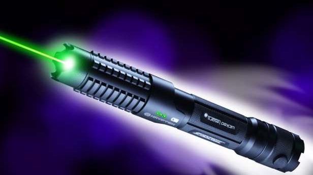 Laserowa zabawka, którą możesz oślepiać astronautów 1