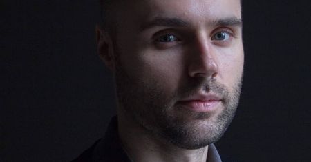 Koronawirus wymusił zmiany. Marcin Januszkiewicz został kurierem
