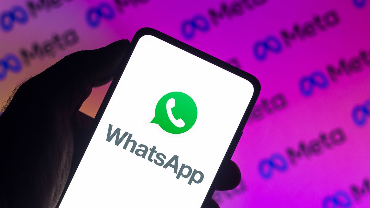 BRAZIL - 2021/12/13: In this photo illustration a WhatsApp logo seen displayed on a smartphone with a Meta Platforms logo in the background. (Photo Illustration by Rafael Henrique/SOPA Images/LightRocket via Getty Images)