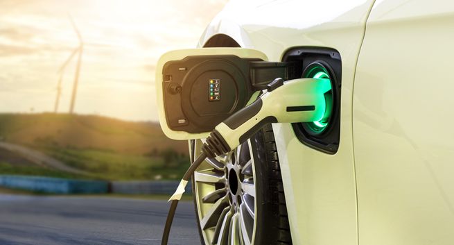 W Polsce 11 proc. więcej aut elektrycznych. Przybywa też stacji do ładowania