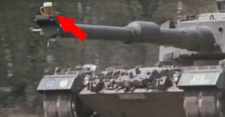Kufel piwa na lufie czołgu Leopard 2. Niemcy pokazują, jak działa stabilizator armaty