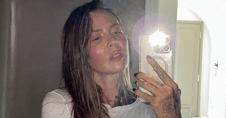 Maja Sablewska pozuje TOPLESS przed lustrem