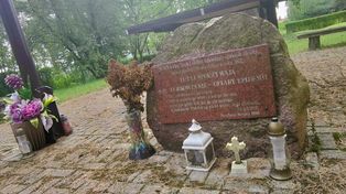 Turek: To jeden z najbardziej niezwykłych cmentarzy w okolicy. Tuż za granicą Łódzkiego spoczywają ofiary wielkiej epidemii cholery