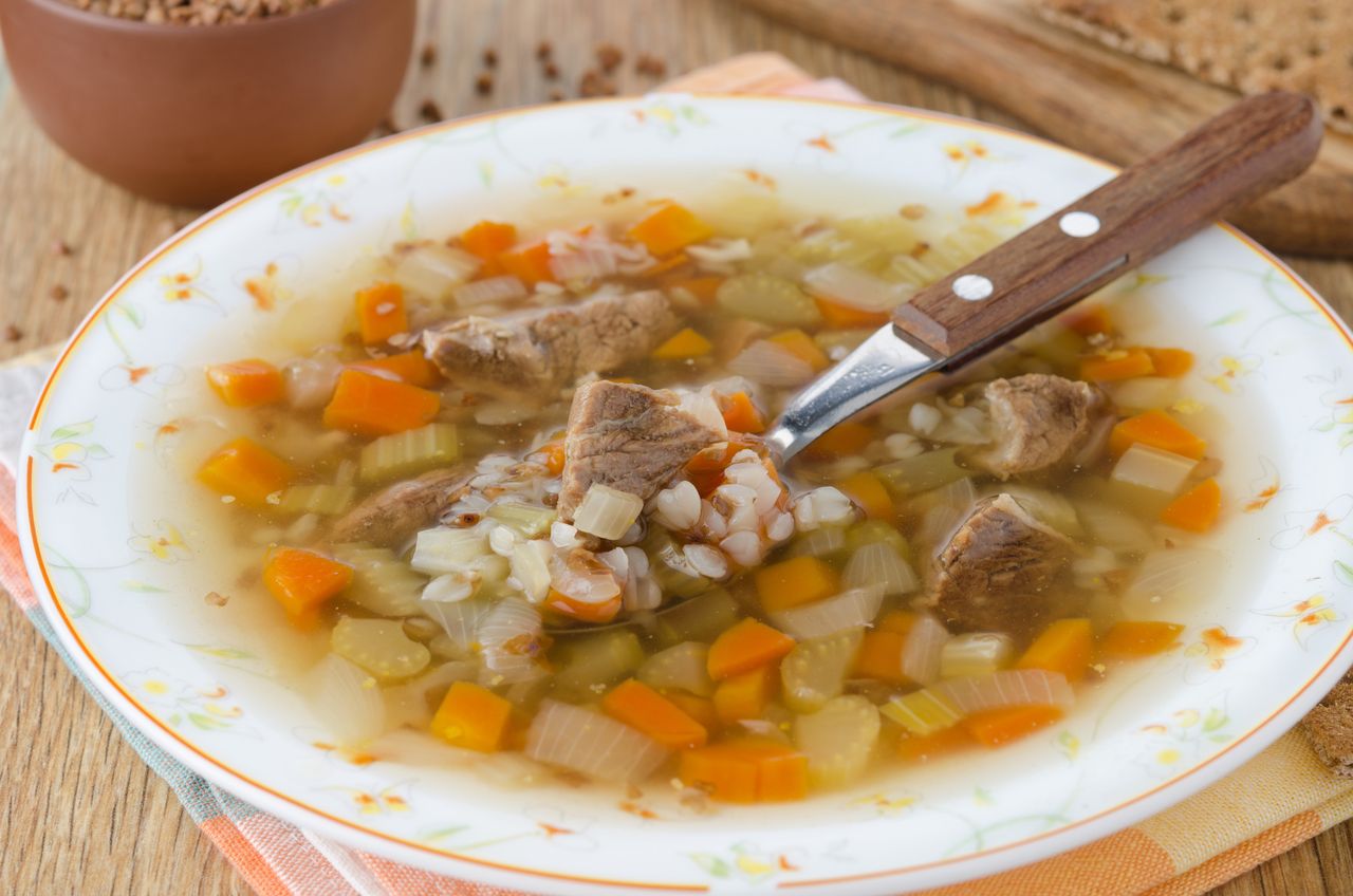 Zupa z taką kaszą działa jak opatrunek dla jelit. Jest sycąca, ale lekkostrawna