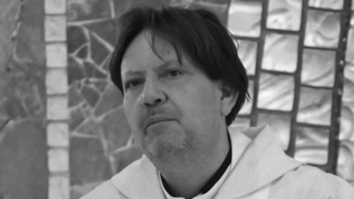 Ksiądz zmarł podczas mszy św. Użądliła go osa.