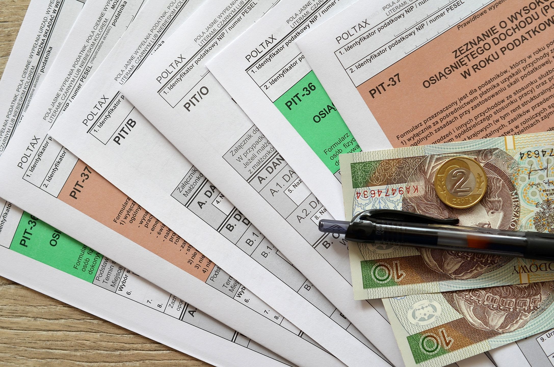 pit, podatki, rozliczenie, rozliczenie podatkowe, fiskus, banknoty, monety, finanse, budżet, zarobki, koszt, ekonomia, podwyżki, raty, kredyt, bank, waluty