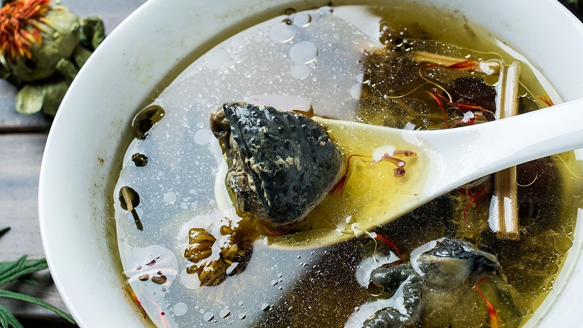 Rosół z czarnego kurczaka kosztuje fortunę