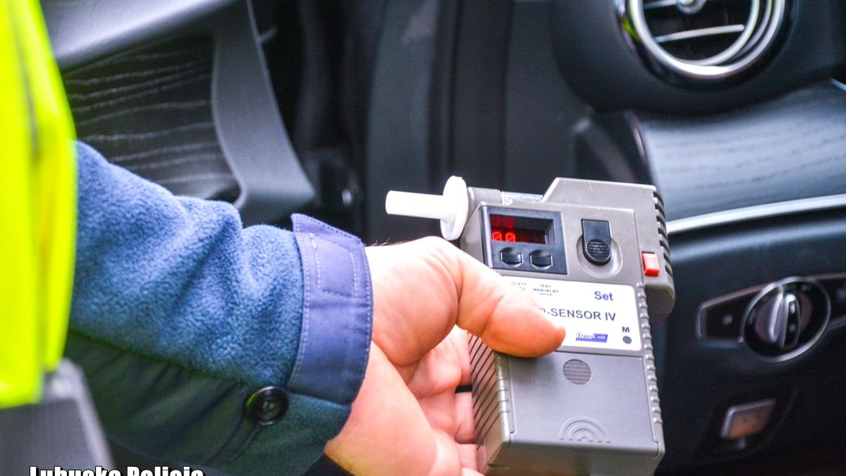 Kierowcy, jeśli nie chcą "dmuchać" mogą też zdecydować się na pobranie krwi