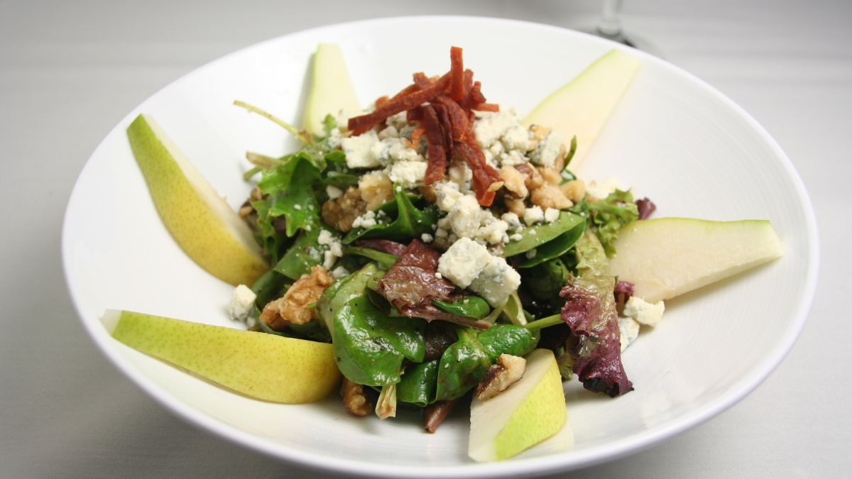 Sałatka świąteczna w takim wydaniu sprawdzi się świetnie