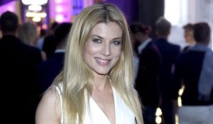 Izabella Łukomska-Pyżalska wygina się na polu. Co za forma!