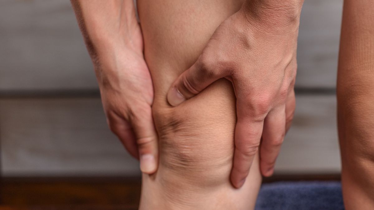 Woman in pain holding her kneeknee painPredrag Popovski