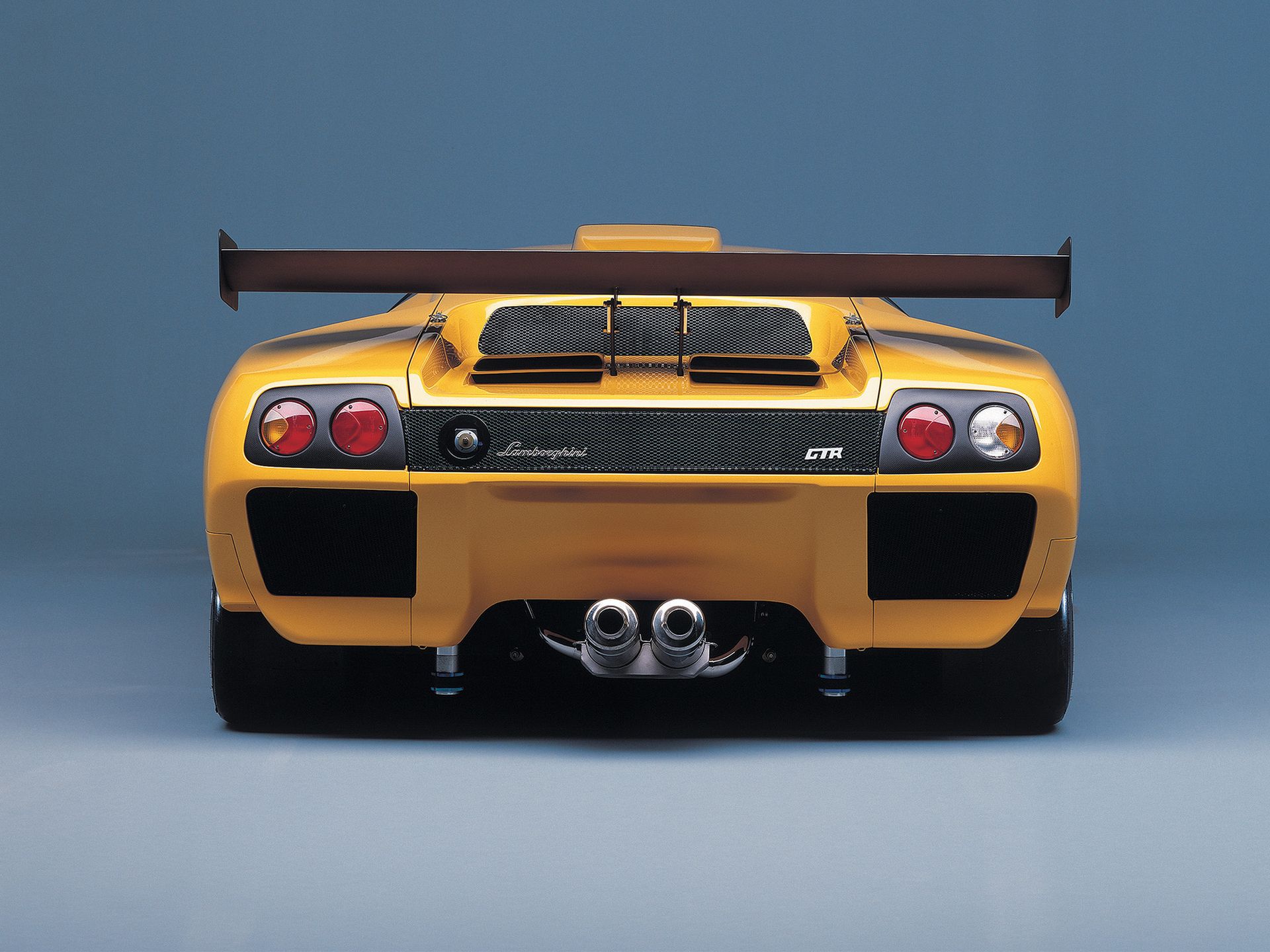 Od dekad z V12: ewolucja hipersamochodów Lamborghini 69