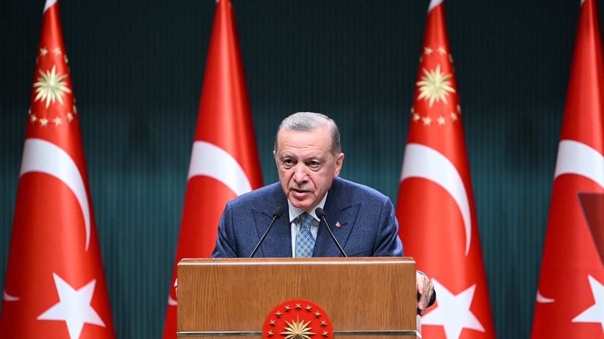 ANKARA, TURKIYE - DECEMBER 28: Turkish President Recep Tayyip Erdogan makes a speech as he holds a press conference at the Presidential Complex in Ankara, Turkiye on December 28, 2022. (Photo by Emin Sansar/Anadolu Agency via Getty Images)