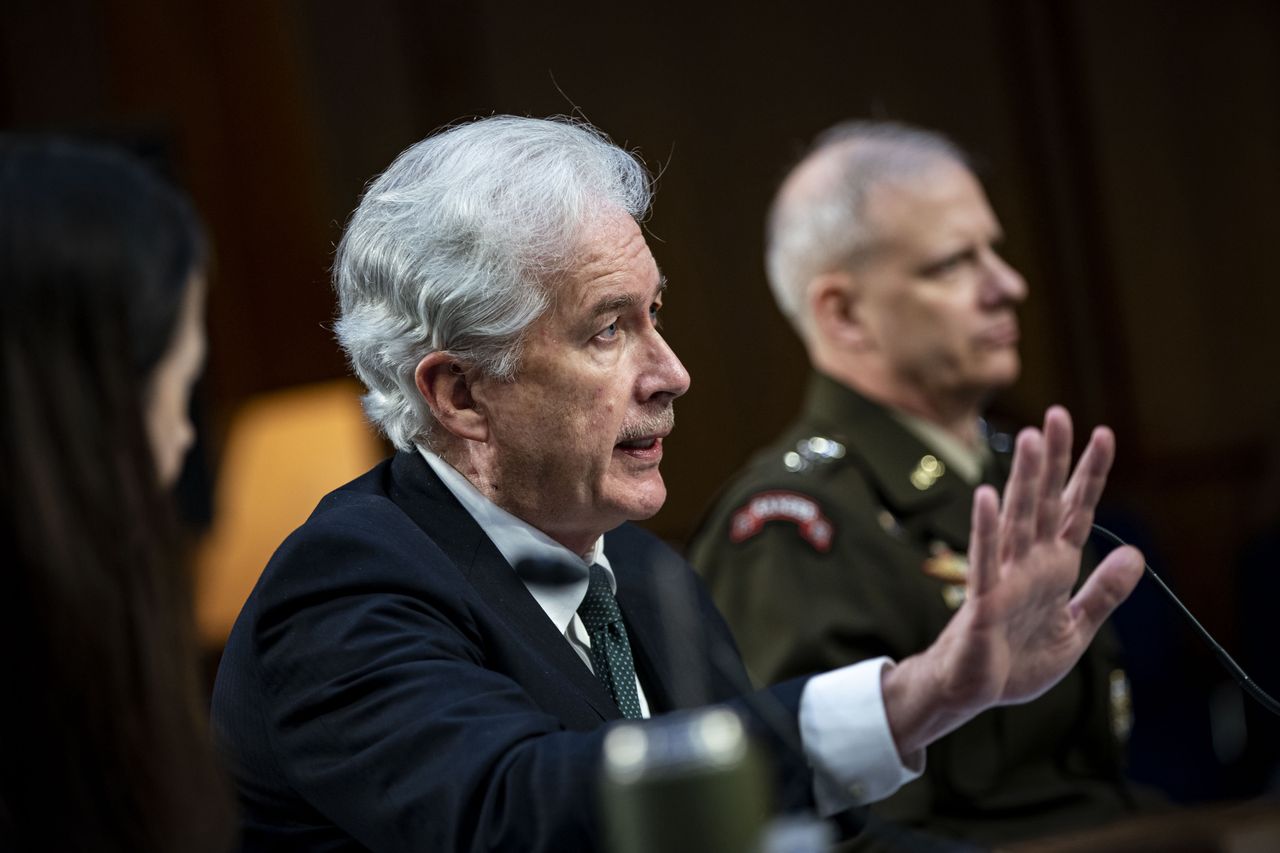 CIA chief: Deal with Putin's paranoia, don't show weakness
