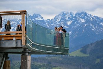 Nowa atrakcja w Polsce. Otwarto wieżę w koronach drzew z widokiem na Tatry