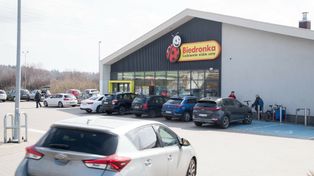 Nowy system na parkingach Biedronki. Sieć wyjaśnia, na czym polega