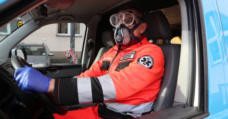 Rządowa agencja sprzedała ponad 30 tysięcy masek. Wiemy ile zarobiła