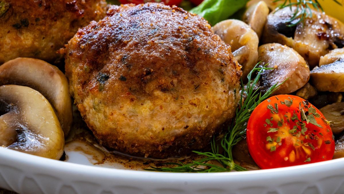 Kotlety mielone z serowym farszem