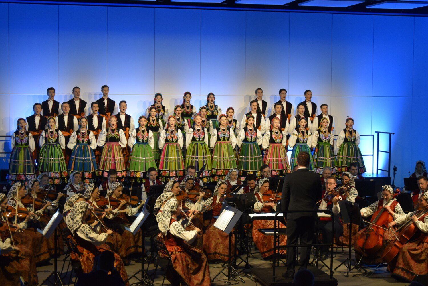 Międzynarodowe Dni Muzyki Organowej i Kameralnej w Starachowicach na finał uświetni koncert Państwowego Zespołu Ludowego Pieśni i Tańca &#34;Mazowsze&#34;.