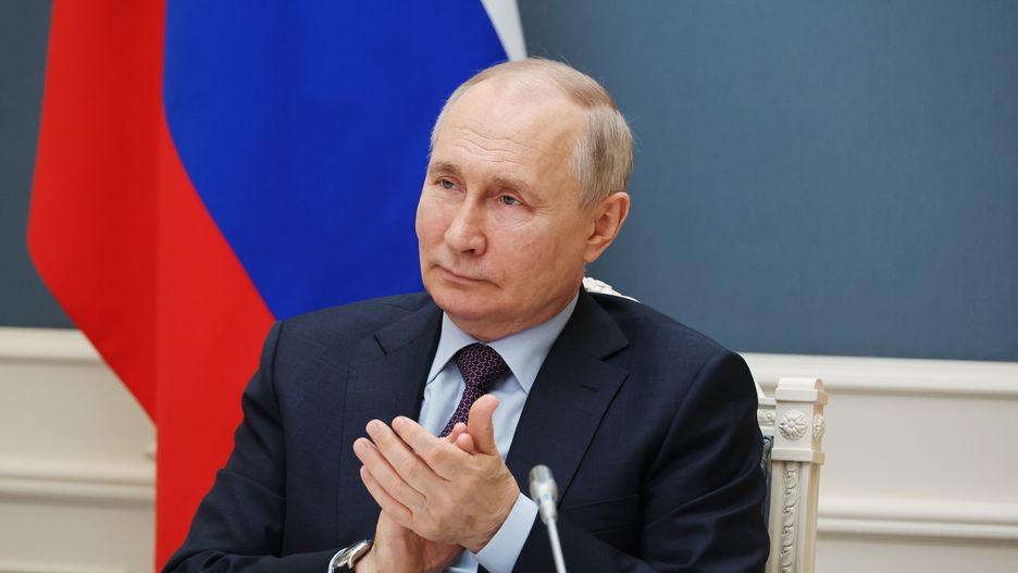 Russian President Putin takes part in ceremony for first delivery of Russian nuclear fuel to Akkuyu Nuclear Power Plant
epa10594645 Russian President Vladimir Putin attends the ceremony for nuclear fuel loading at the Turkish Akkuyu Nuclear Power Plant (NPP), which is under construction in the town of Buyukeceli, via video link in Moscow, Russia, 27 April 2023. Russia is taking part in the construction of the Akkuyu NPP, which began in April 2018, the the first nuclear power plant in Turkey. The plant, which will be equipped with advanced Russian VVER-1200 reactors, is expected to generate about 35 billion kilowatt-hours per year and cover up to 10 percent of Turkey's electricity needs. The cost of the project is estimated at around 20 billion dollars.  EPA/MIKHAEL KLIMENTYEV/SPUTNIK/KREMLIN POOL MANDATORY CREDIT 
Dostawca: PAP/EPA.
MIKHAEL KLIMENTYEV/SPUTNIK/KREMLIN POOL