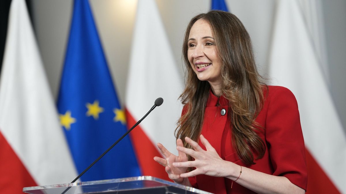 Agnieszka Dziemianowicz-Bąk, ministra rodziny, pracy i 