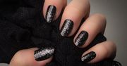 Czarne paznokcie – matowe, brokatowe, z wzorami. Znajdź inspirację dla siebie