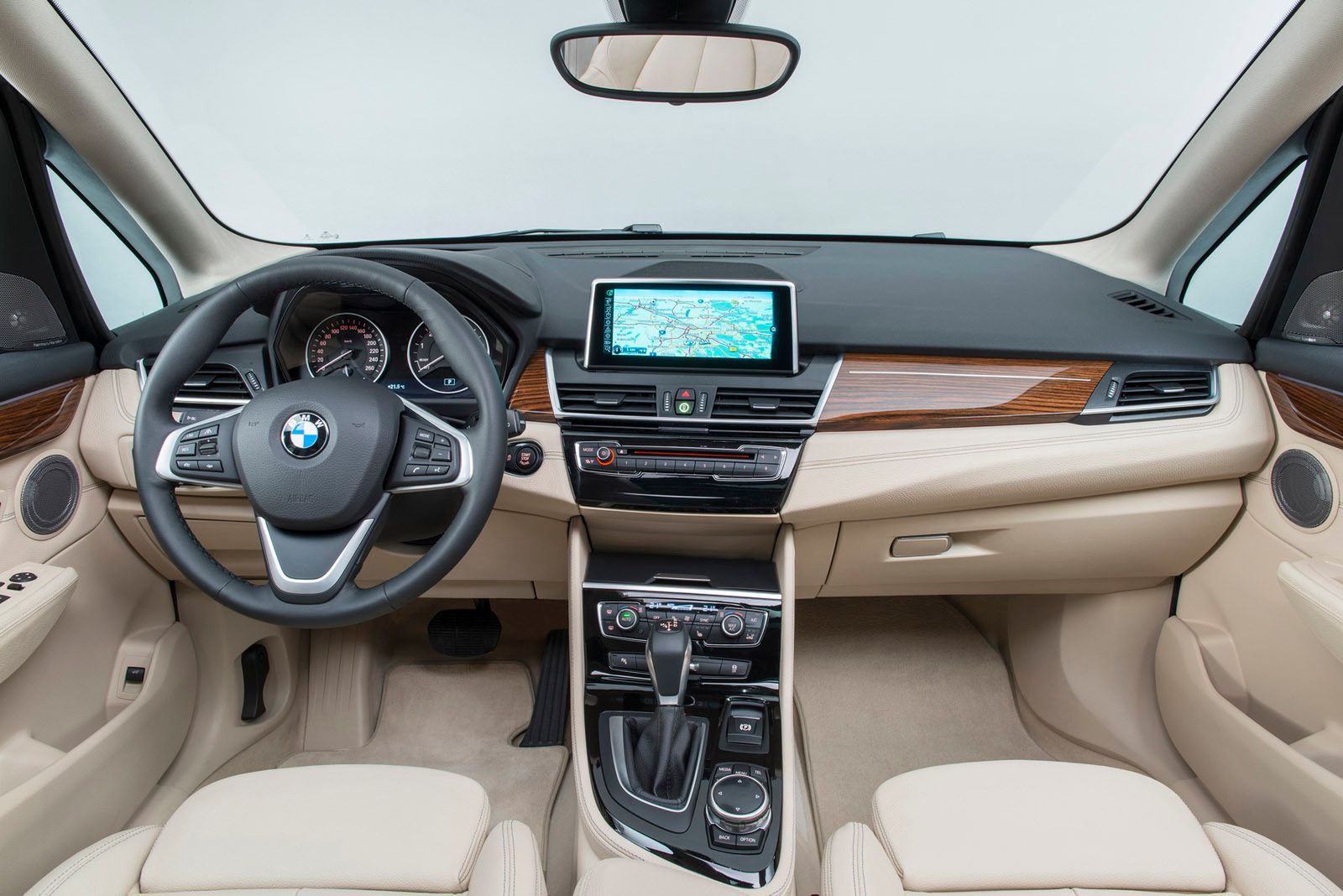 BMW przedstawiło 290 zdjęć z serią 2 Active Tourer [galeria] 51