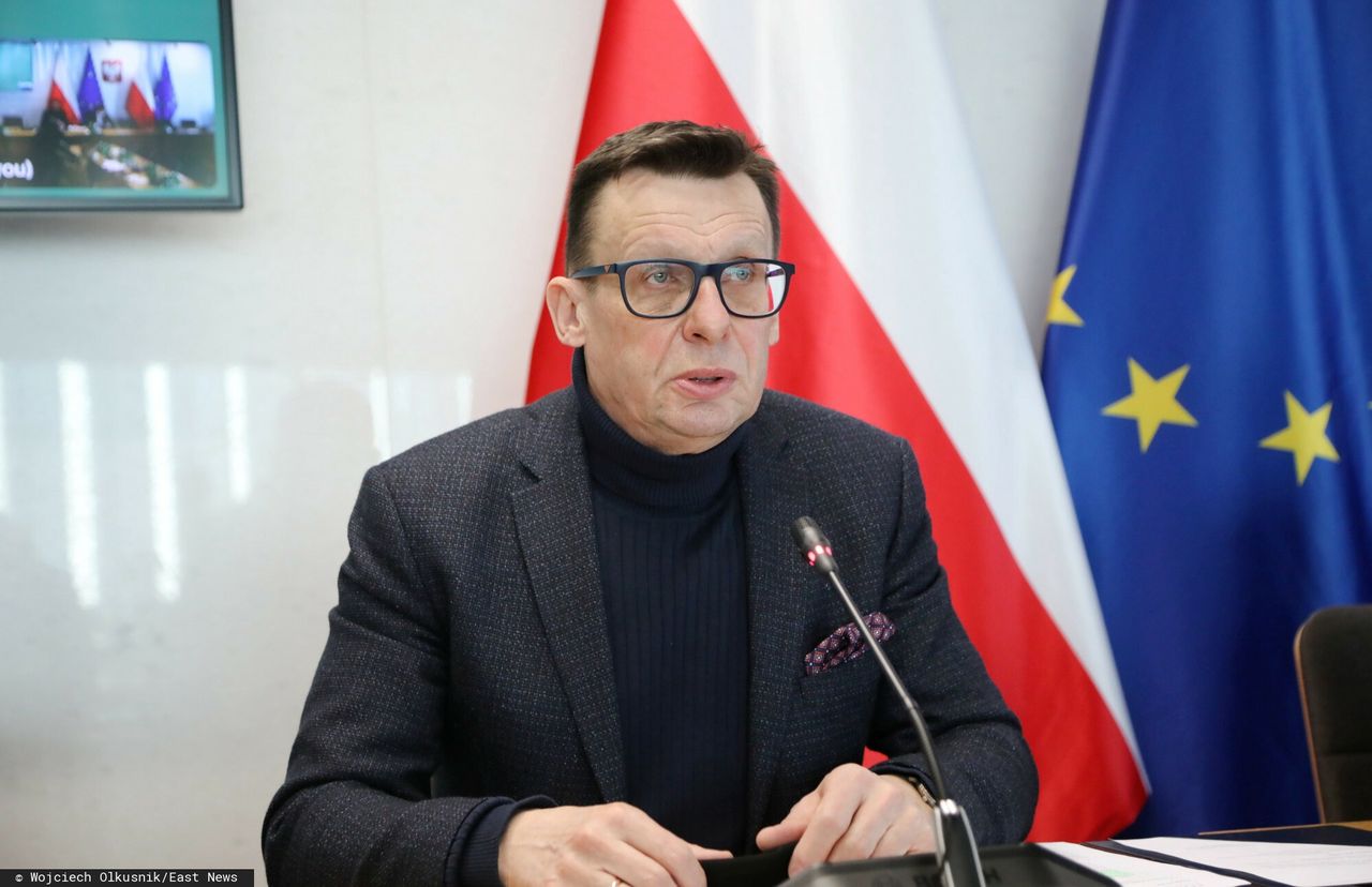 - Sejmowe prace nad zmianami dotyczącymi Izby Dyscyplinarnej SN rozpoczną się najpewniej w przyszłym tygodniu - twierdzi poseł PiS Marek Ast, szef komisji sprawiedliwości. Polityk dodał, że wiodący jest projekt prezydenta, a propozycja Solidarnej Polski zostanie potraktowana "odrębnie".