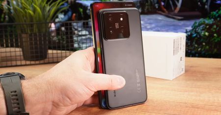 Xiaomi już nie potrzebuje ludzi. W nowej fabryce smartfony produkują roboty