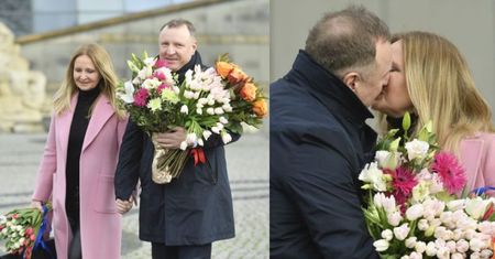 Ostatnie chwile Kurskich w TVP: Jacek przyjechał po Joannę i dźwigał jej kwiaty (ZDJĘCIA)