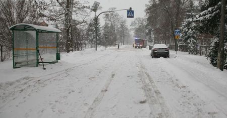 Potrącenie 14-latki przed szkołą. Policja zatrzymała jedną osobę