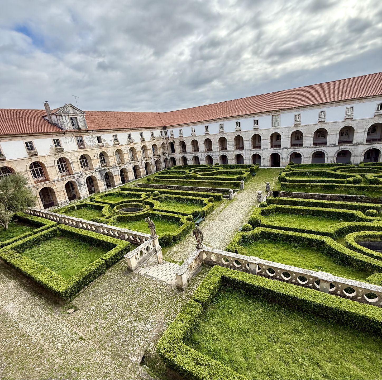 Alcobaça urzeka architekturą