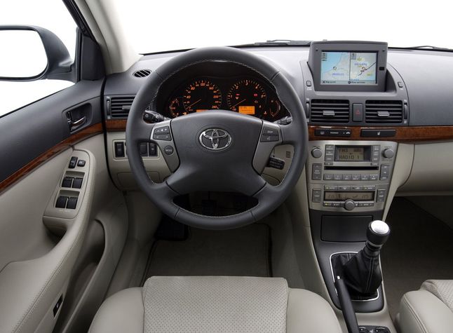 Toyota Avensis II