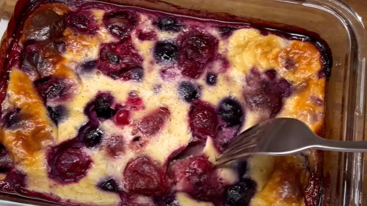 Śniadanie, które robi się samo. Mieszam z jogurtem i wstawiam do piekarnika (fot. screen z kanału Tłuste Gary)