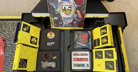 Niektórzy już mają kolekcjonerki Cyberpunka 2077. CD Projekt Red reaguje [Aktualizacja]