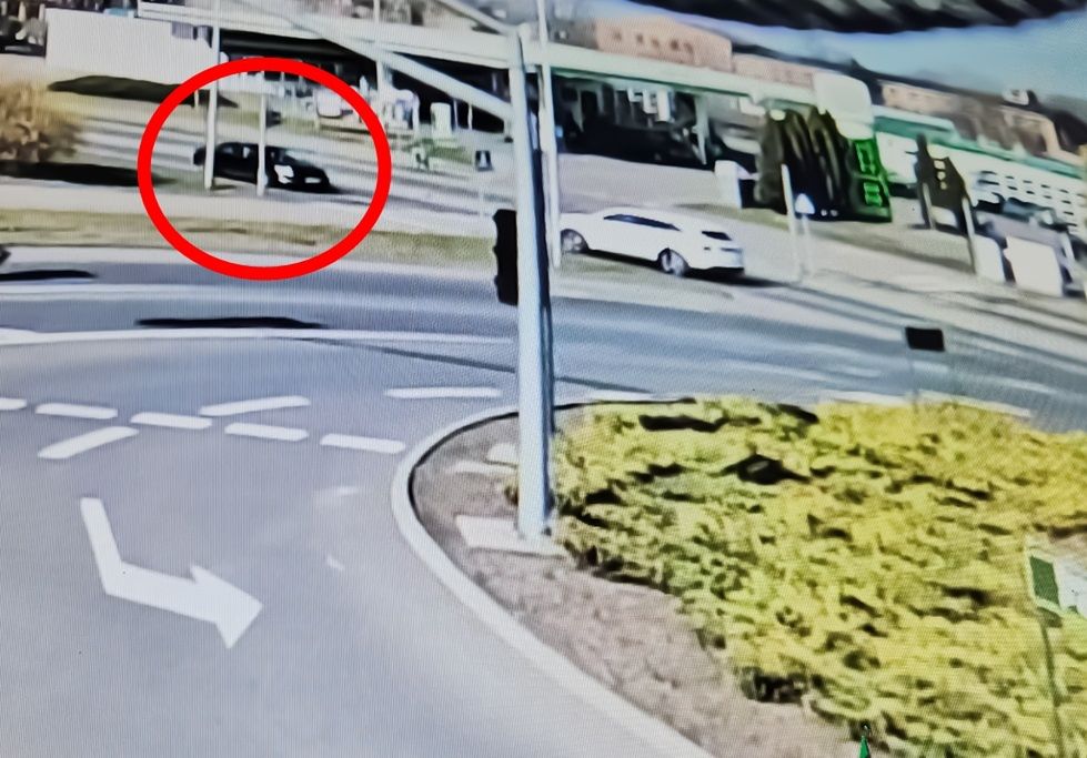 55-latek jechał pod prąd. Nagrały go kamery