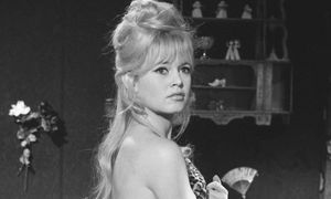 Brigitte Bardot nie chciała być matką. Dwa razy usuwała ciążę. "Wolałabym urodzić szczenię niż małego człowieka"
