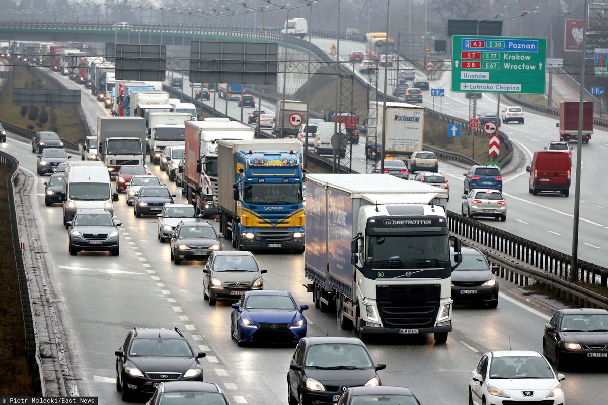 Z 350 tys. kierowców zatrudnionych w polskich firmach transportu międzynarodowego, 110 tys. to obywatele Ukrainy.