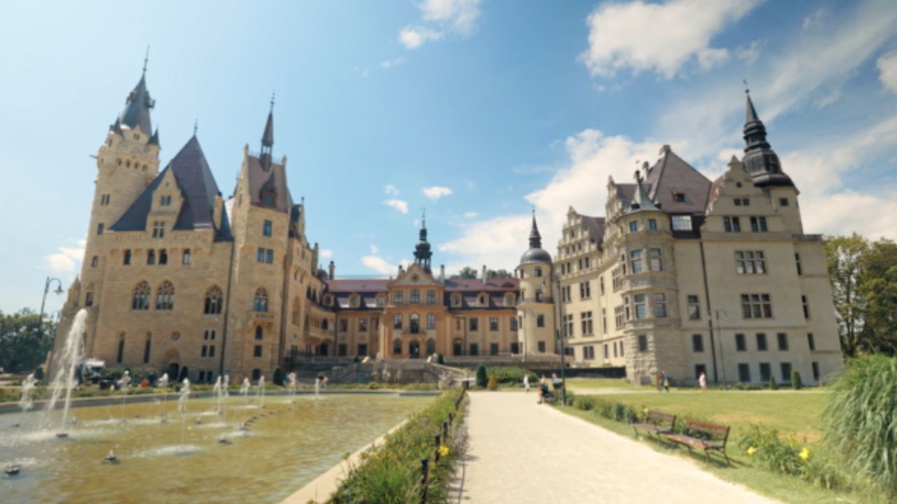 Tego pałacu zazdroszczą nam na całym świecie. Wieże i komnaty aż trudno zliczyć