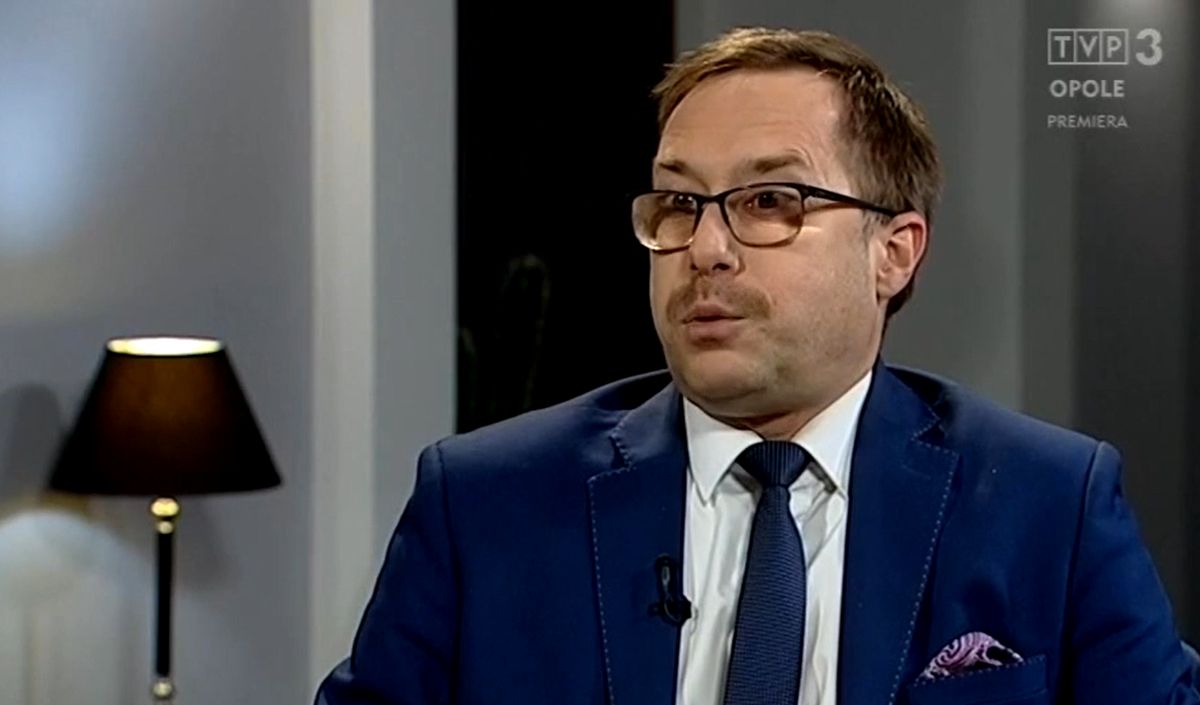 Tomasz Gdula prowadzi w TVP Opole program "Rozmowa dnia"