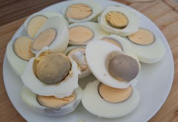 Większość nie wie, co oznacza sina obwódka wokół żółtka. Wyjaśnijmy raz na zawsze