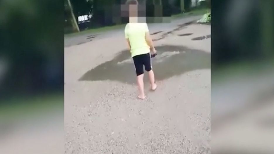 Płock. Dzieci wymyśliły drastyczną zabawę. Rzucały szczeniakiem i patrzyły, jak spada na ziemię