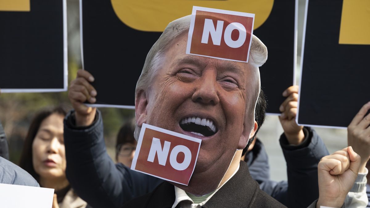 W wielu krajach trwają antyamerykańskie protesty.