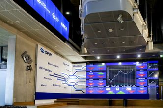 Polacy mają za dużo pieniędzy w bankach, za mało na giełdzie. Czas to zmienić [OPINIA]