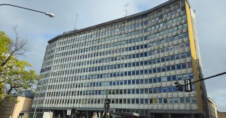 Koniec z chłodem zimą i sauną latem. Szary wieżowiec przy Lubomelskiej przejdzie remont za ponad 71 milionów złotych